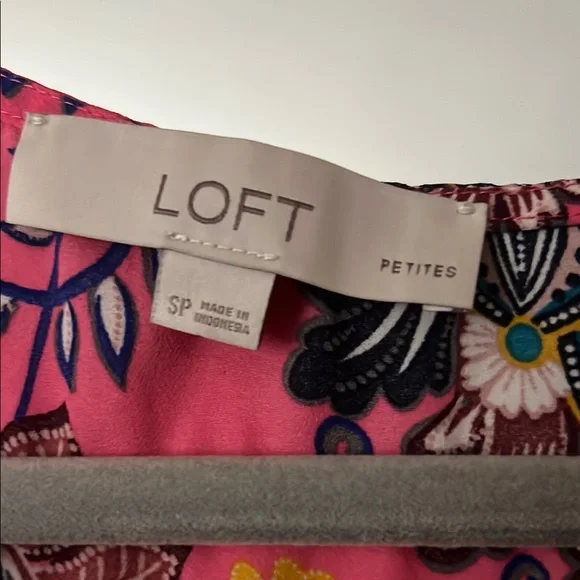 LOFT Pink Floral Women's Top - Picture 2 of 3
